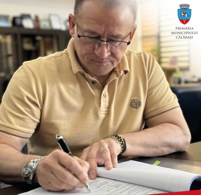 Marius Dulce a semnat contractul pentru renovare energetică moderată a clădirilor rezidențiale multifamiliale