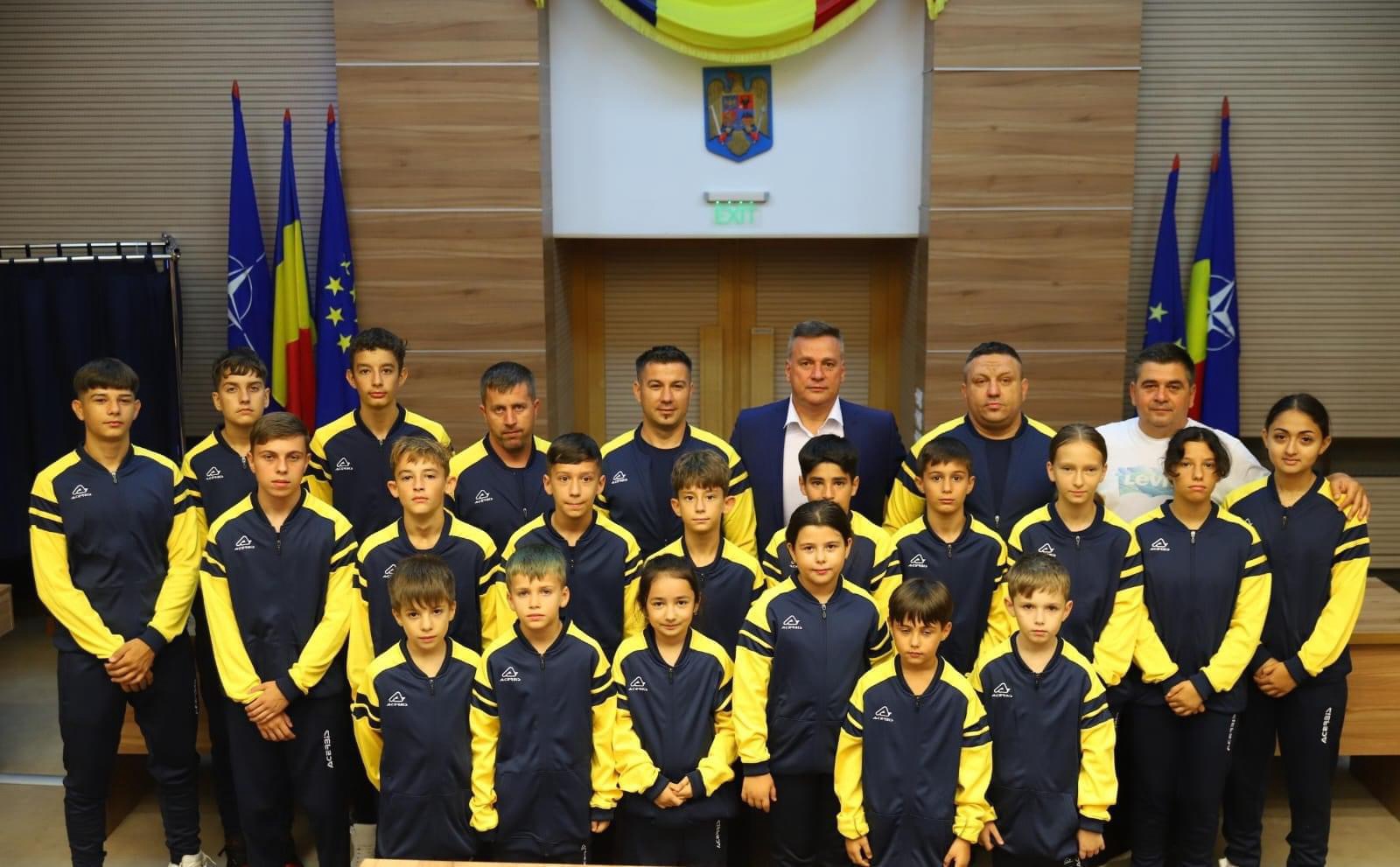 40 de copii de la ACS „Micul Luptător” au primit echipamente din partea CJ Călărași