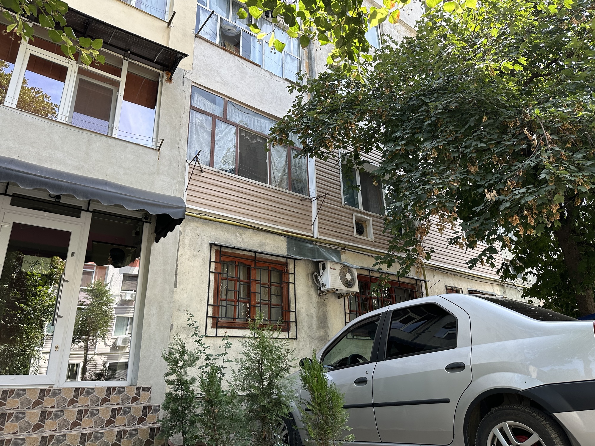 O femeie din Călărași a căzut de la etajul 3 după ce ar fi fost împinsă de iubit