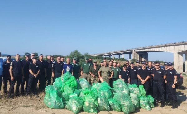 Jandarmii călărășeni au participat la campania de ecologizare ” Hai la PETscuială!”