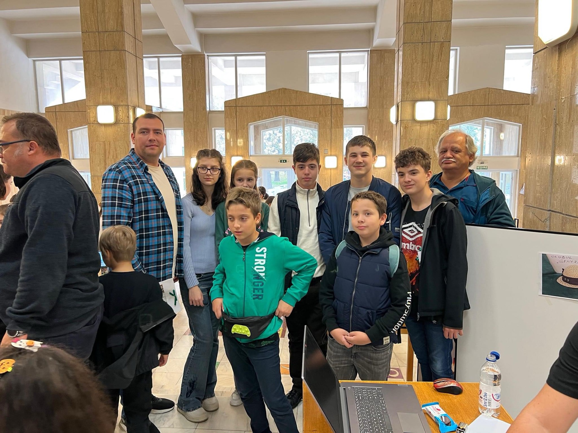 Tinerii pasionați de tehnologie din Călărași au explorat inovația la Târgul Regional de Știință Code Kids 2024