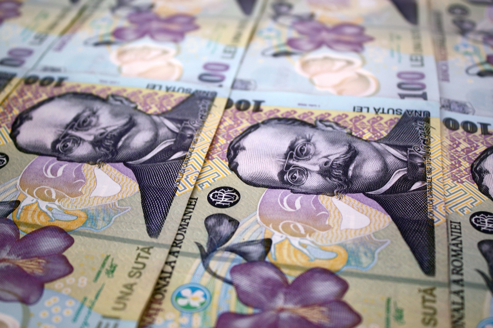 Salariul minim brut crește la 4.050 de lei de la 1 ianuarie 2025