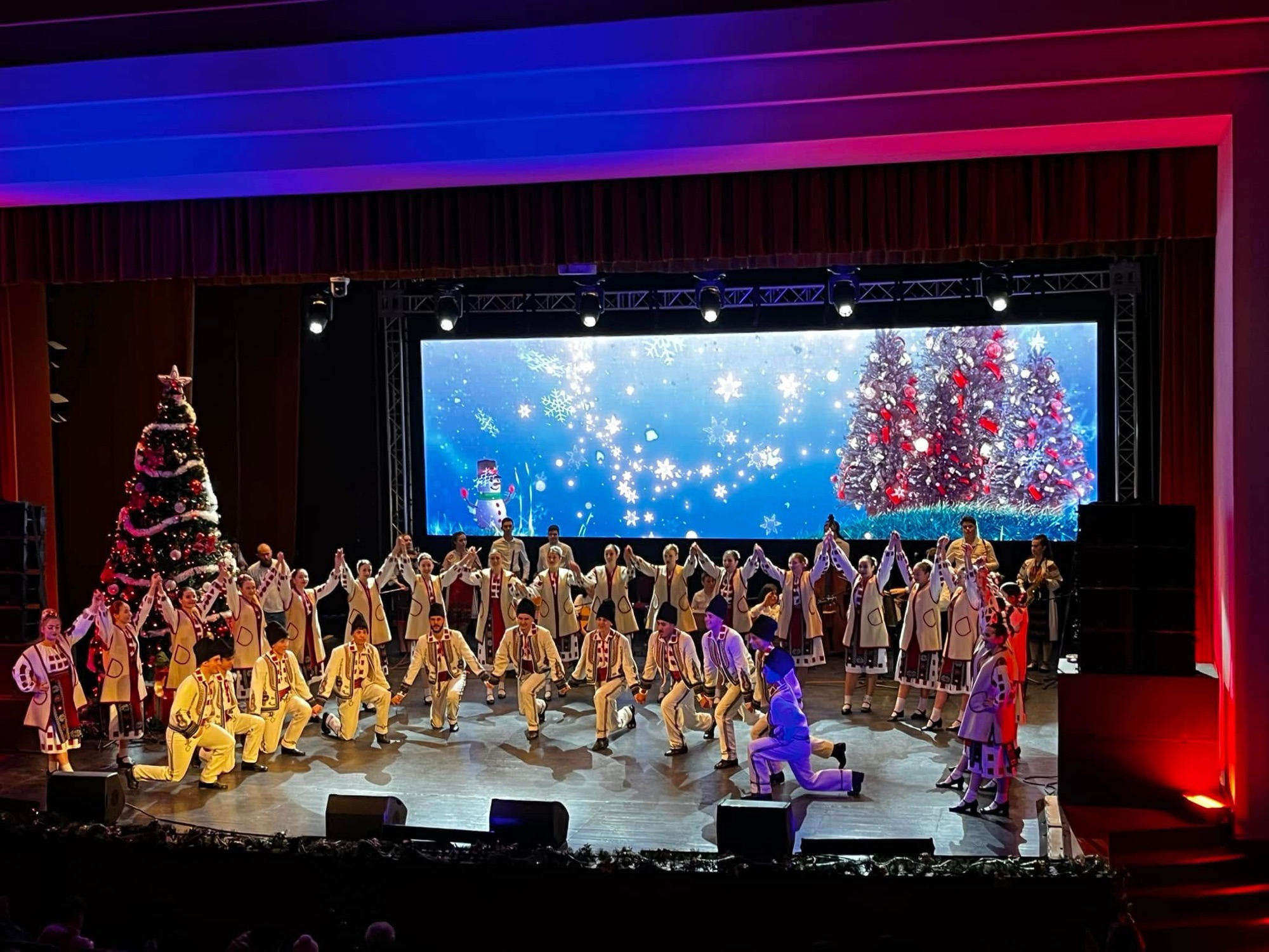 Tradițiile românești au încântat publicul la Festivalul Național de Colinde