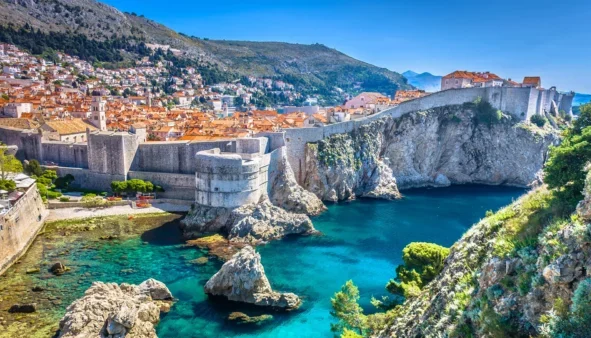 Top 10 Destinații de vis pentru vara 2025
