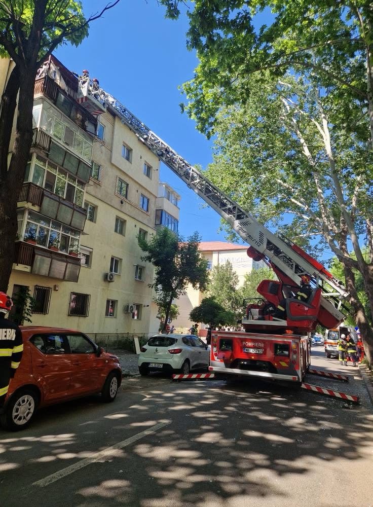 Explozie intr-un bloc de lângă Liceul Danubius din municipiul Călăraşi
