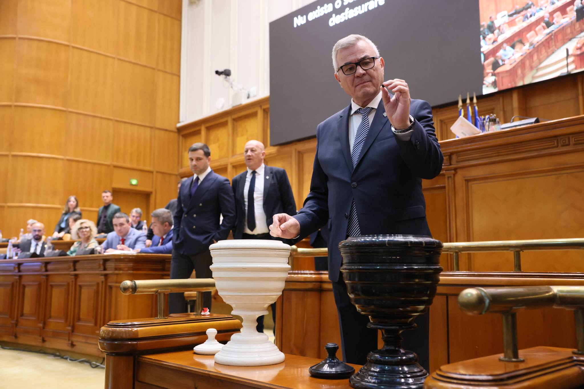 Ion Samoilă: „Guvernul Bolojan a fost demis printr-un vot istoric în Parlament”